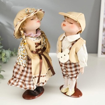 Кукла коллекционная парочка поцелуй набор 2 шт Наташа и Олег в нарядах в клетку 30 см