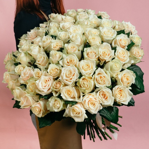 75 кремовых роз (Россия)