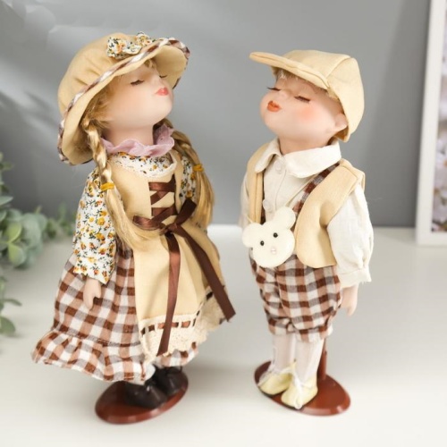 Кукла коллекционная парочка поцелуй набор 2 шт "Наташа и Олег в нарядах в клетку" 30 см