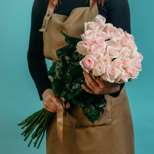 25 нежно-розовых роз (Россия)