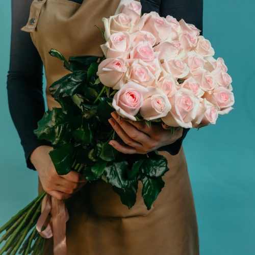 25 нежно-розовых роз (Россия)