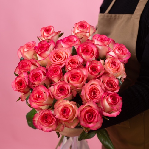 25 двухцветных роз (Россия)